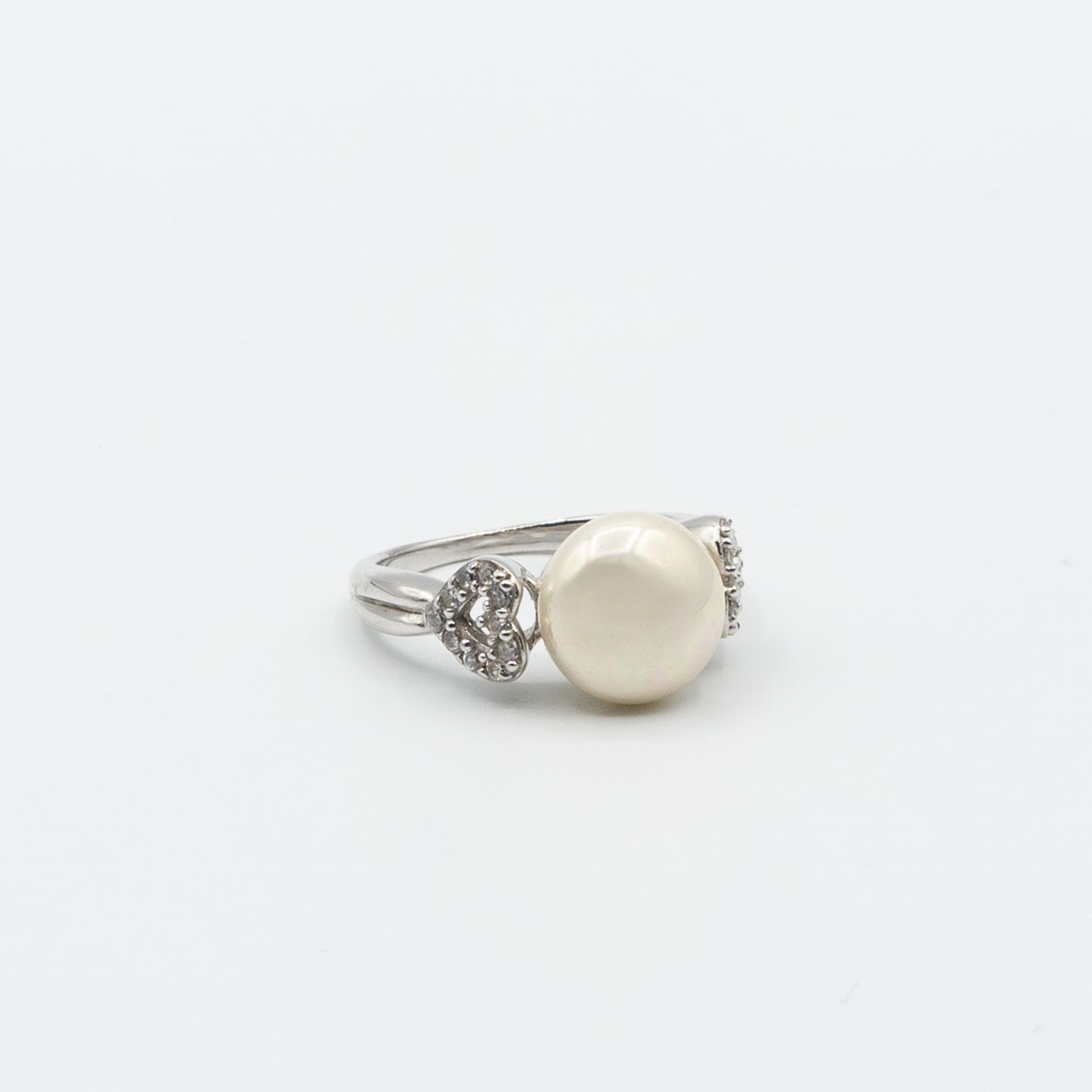 ARIANA - sterling silver ring with a shell pearl
