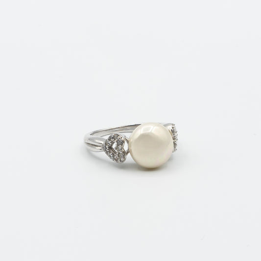 ARIANA - sterling silver ring with a shell pearl