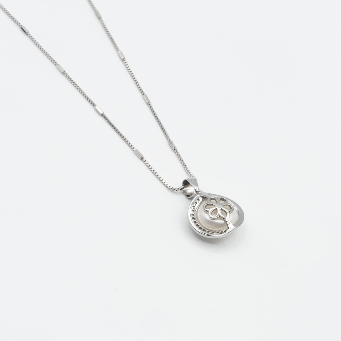 SIENNA- sterling silver fresh water pearl necklace