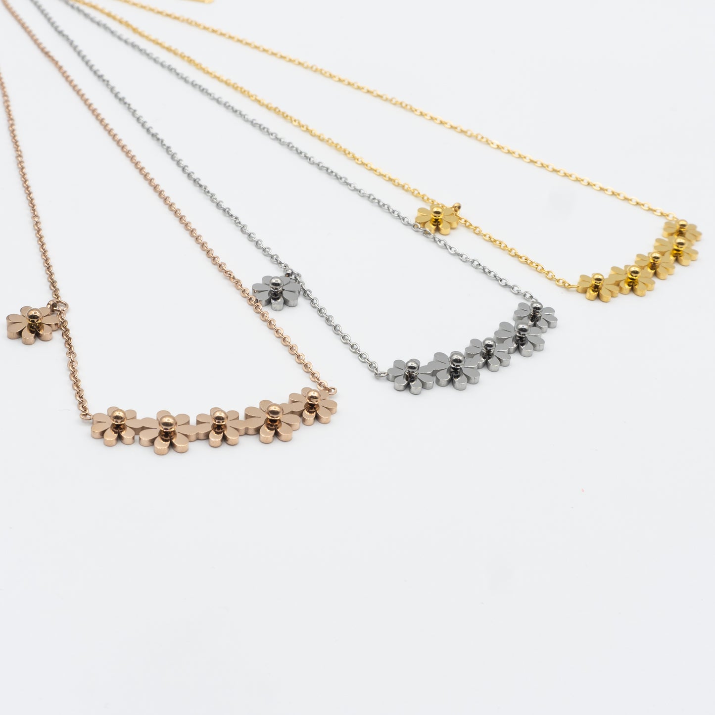 NAVAEH - stainless Stella flower necklace