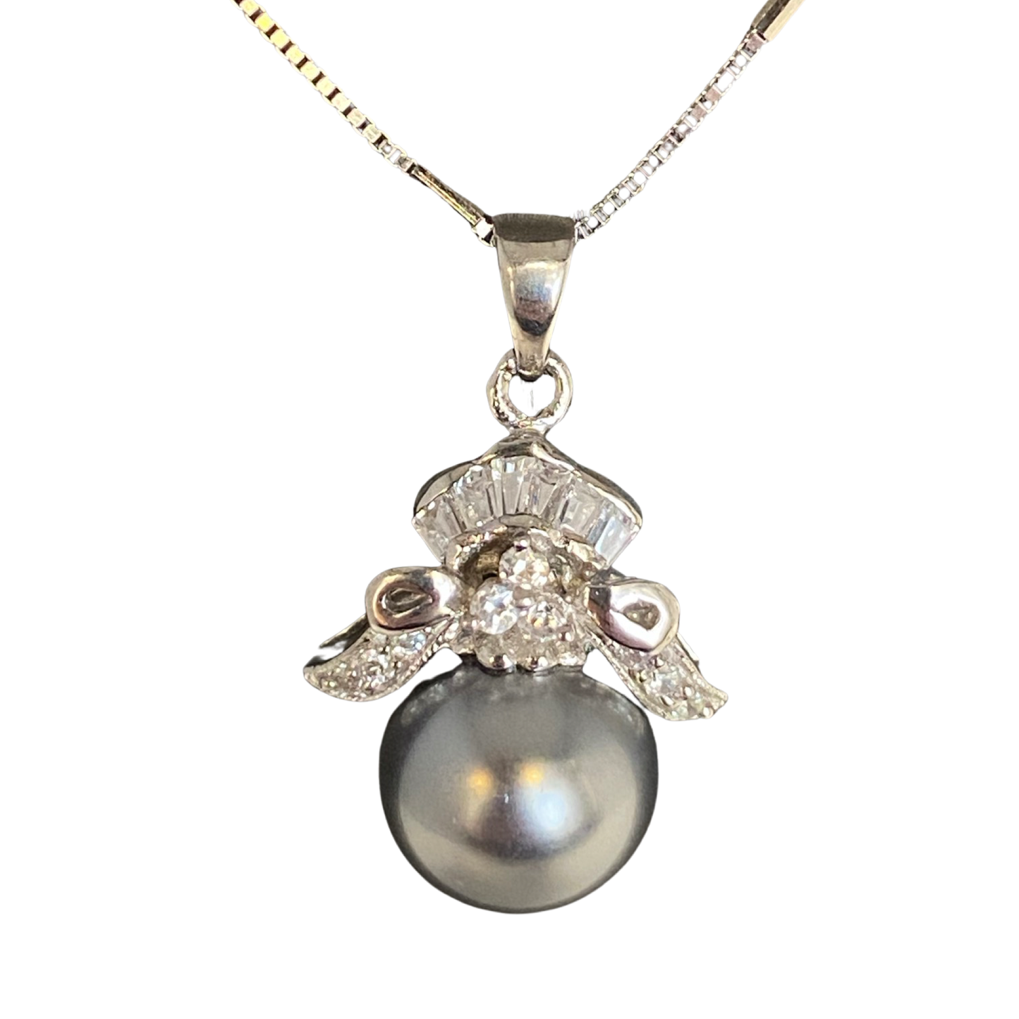 PATRICIA -beautiful grey shell pearl necklace