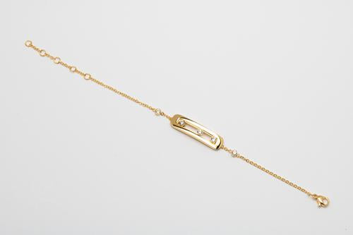 Stainless steel adjustable bracelet with 3 crystals.