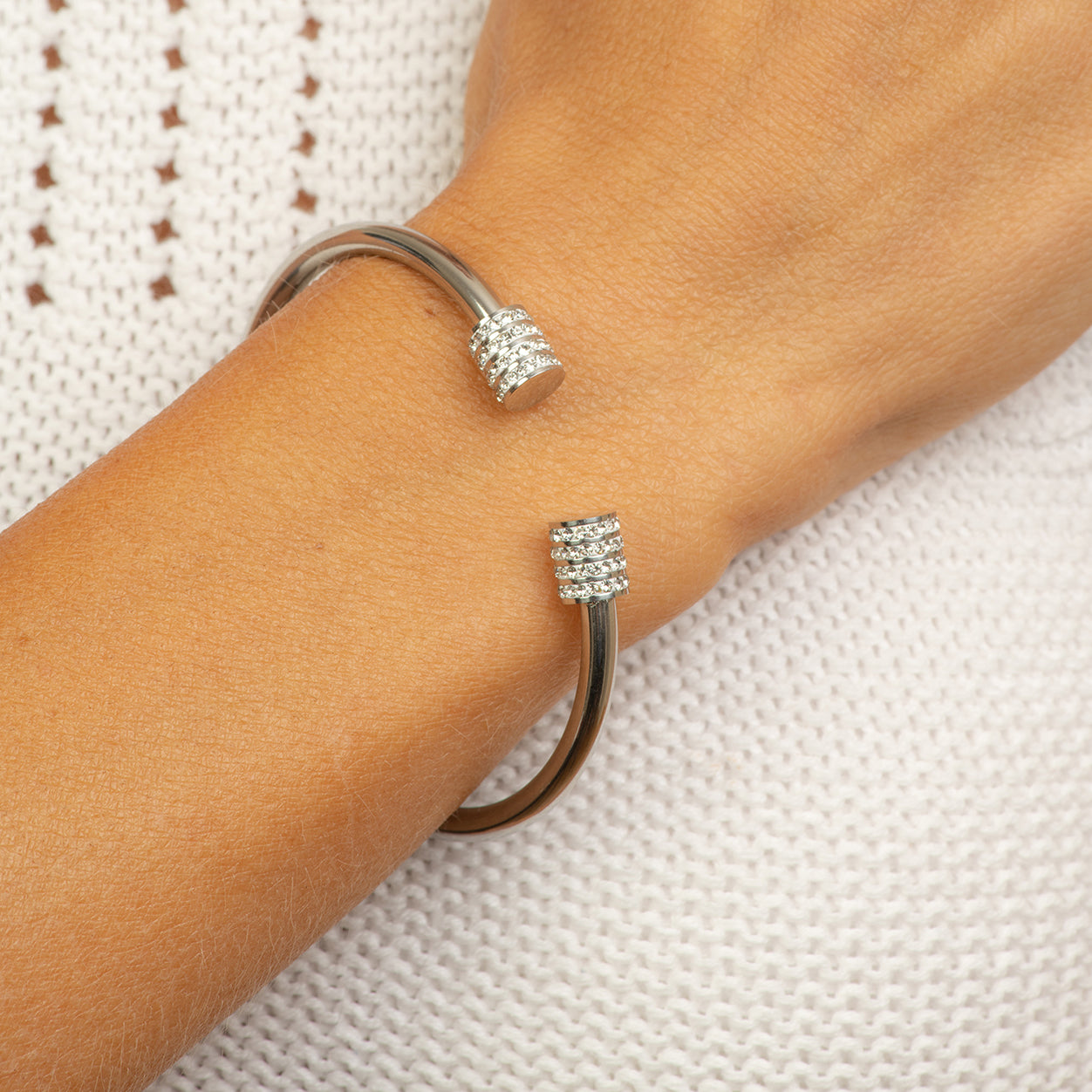 stainless steel bangle with crystal tubs