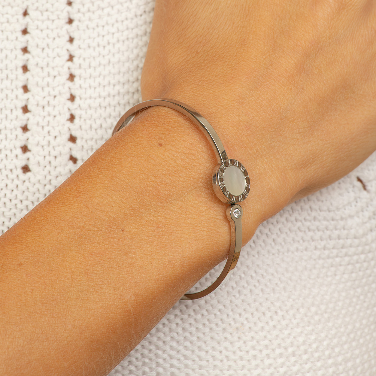 stainless steel bangle with Mother of pearl