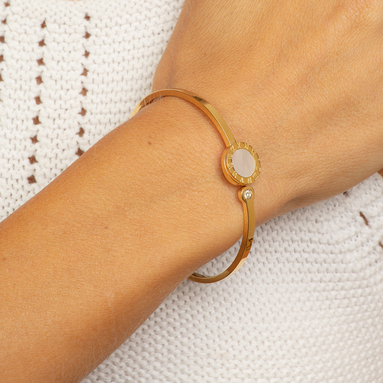 stainless steel bangle with Mother of pearl