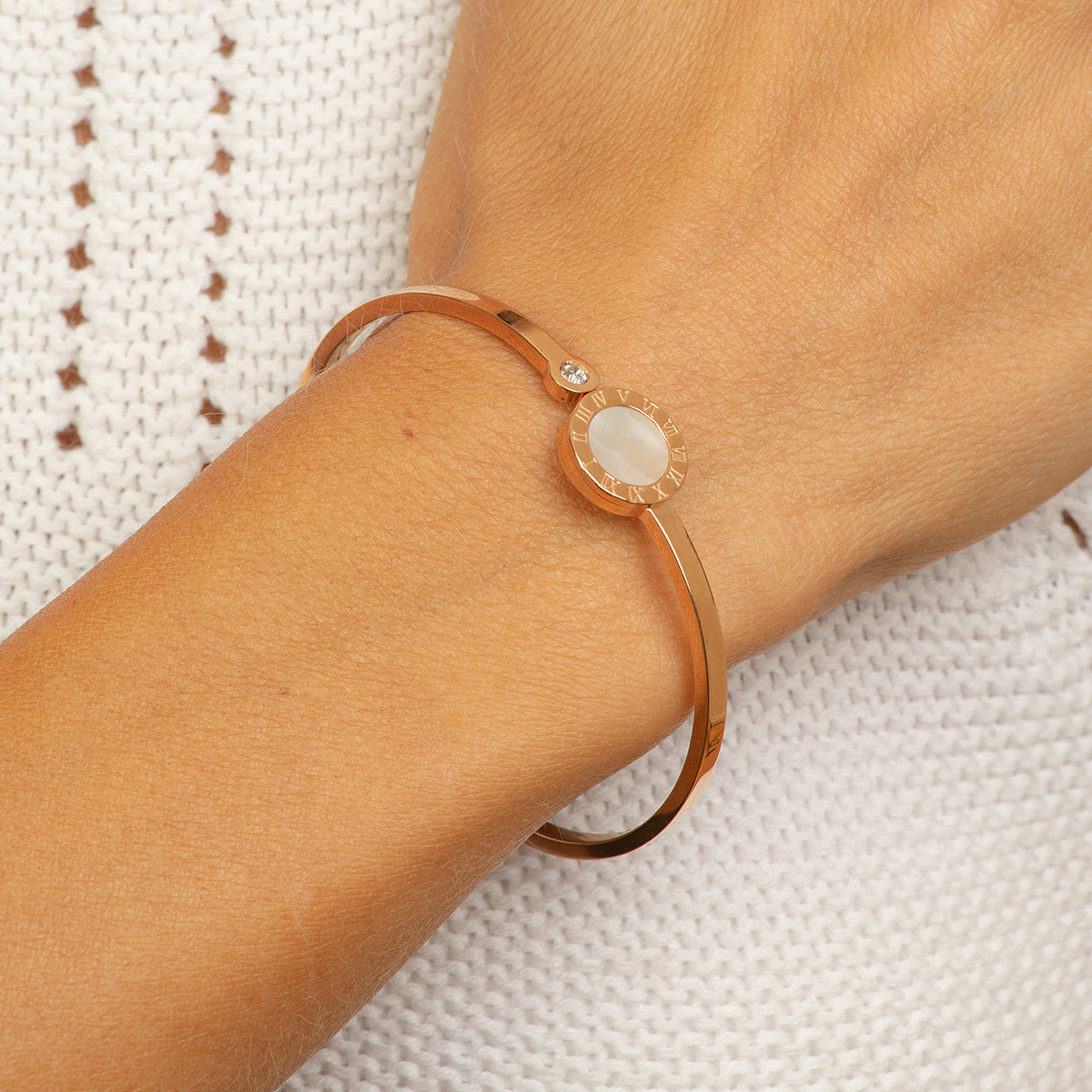 stainless steel bangle with Mother of pearl