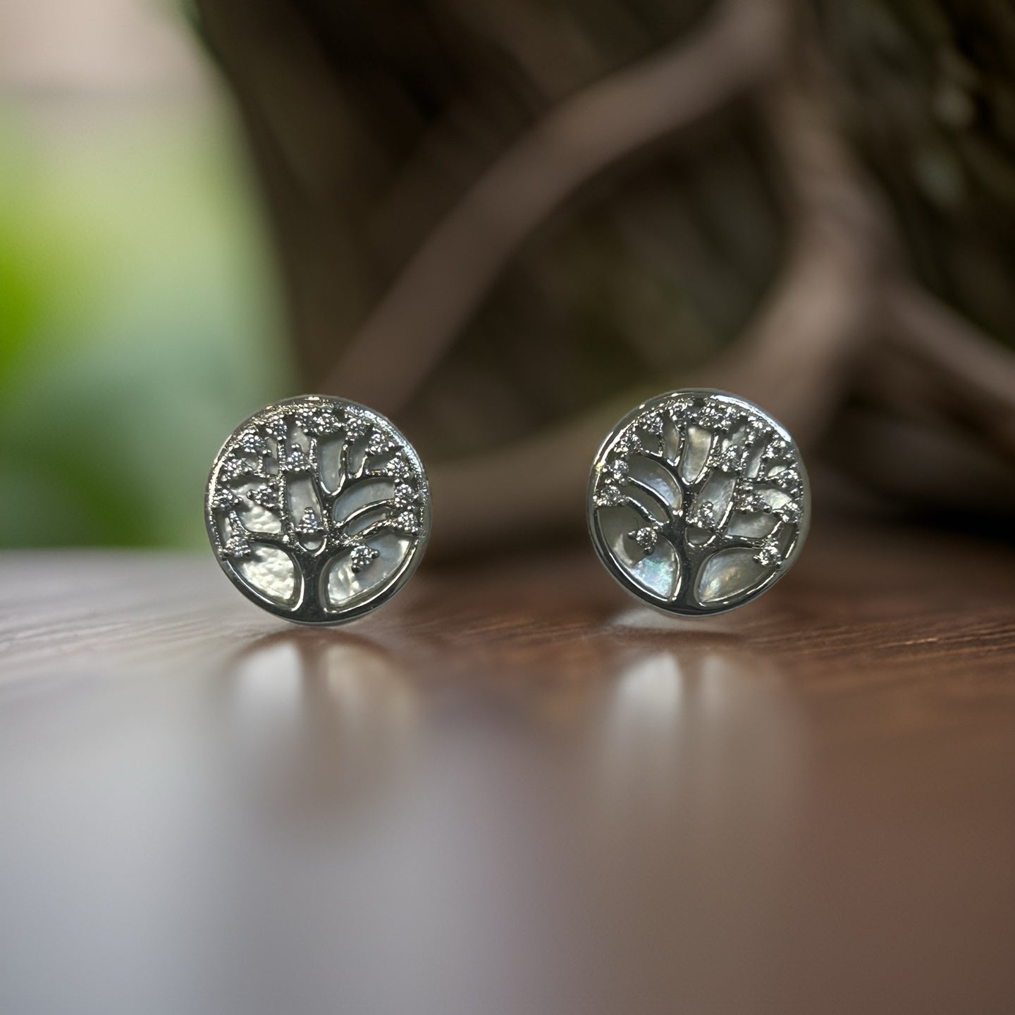 DK-925-055 Tree of life with Mother of perle studs