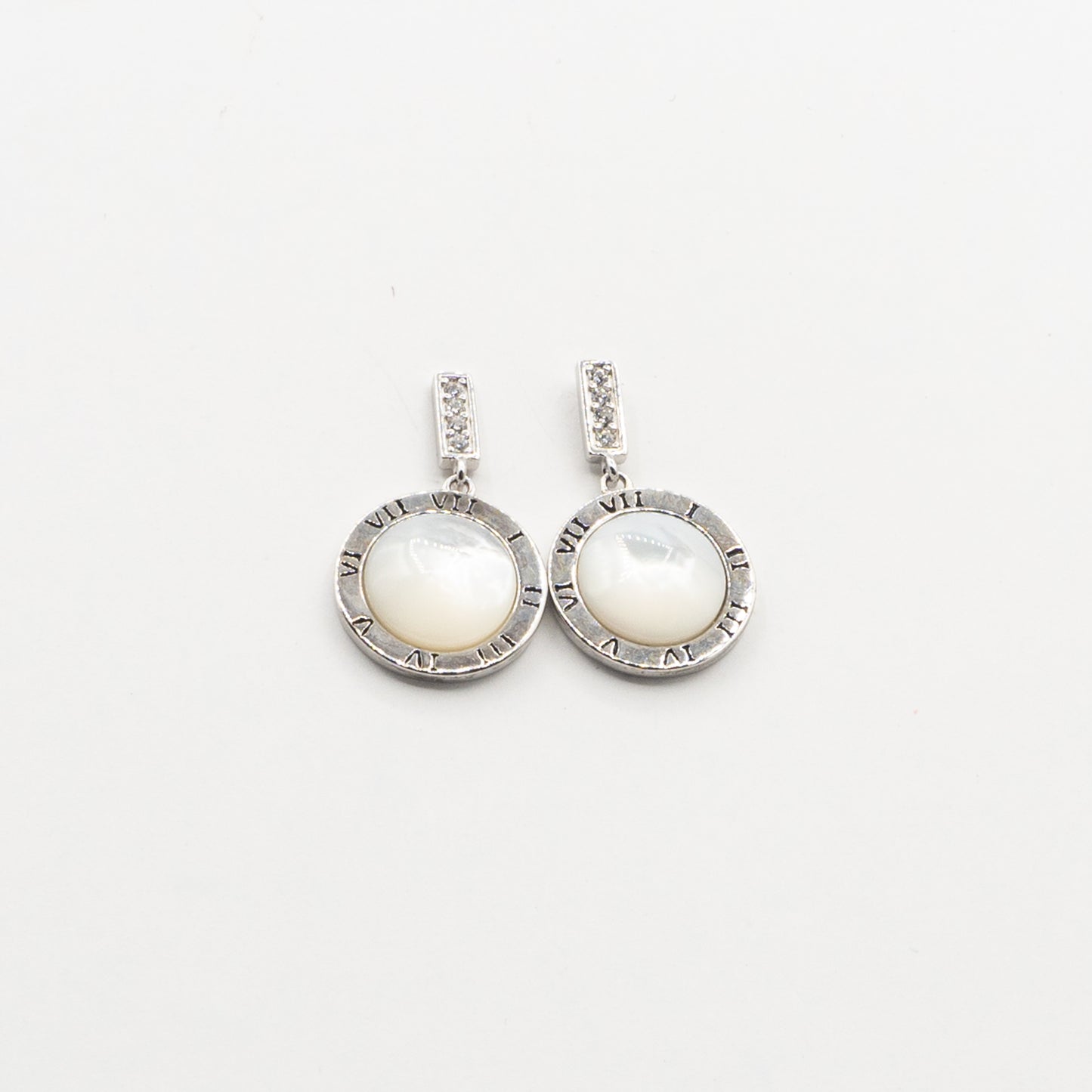 DK-925-136 sterling silver mother of pearl studs