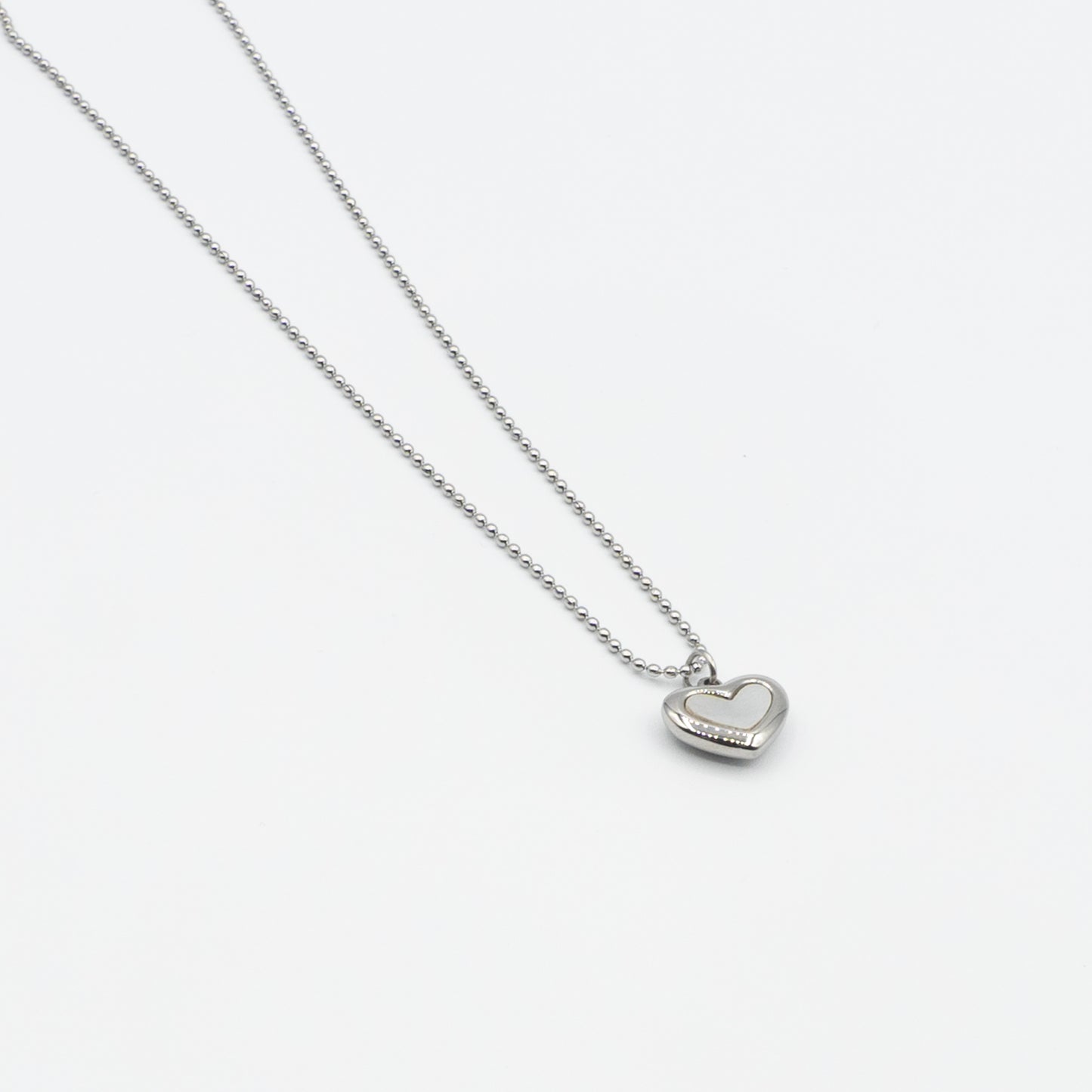 ZOE stainless steel heart necklace with Mother of pearl