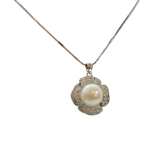 DK-925-469 - flower and pearl necklace